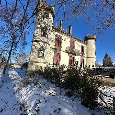 Le Chateau Giat Luaran gambar