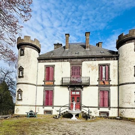 Le Chateau Giat Luaran gambar