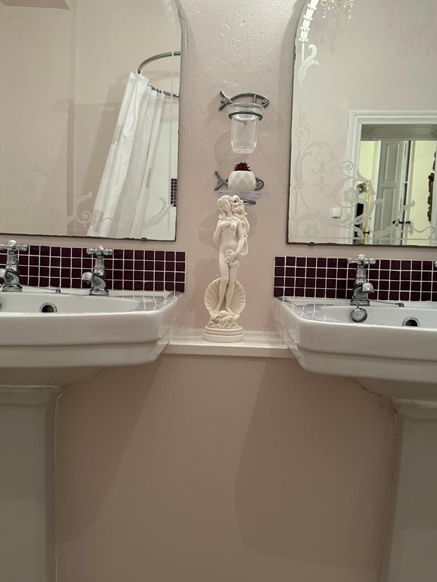Le Chateau Giat Luaran gambar