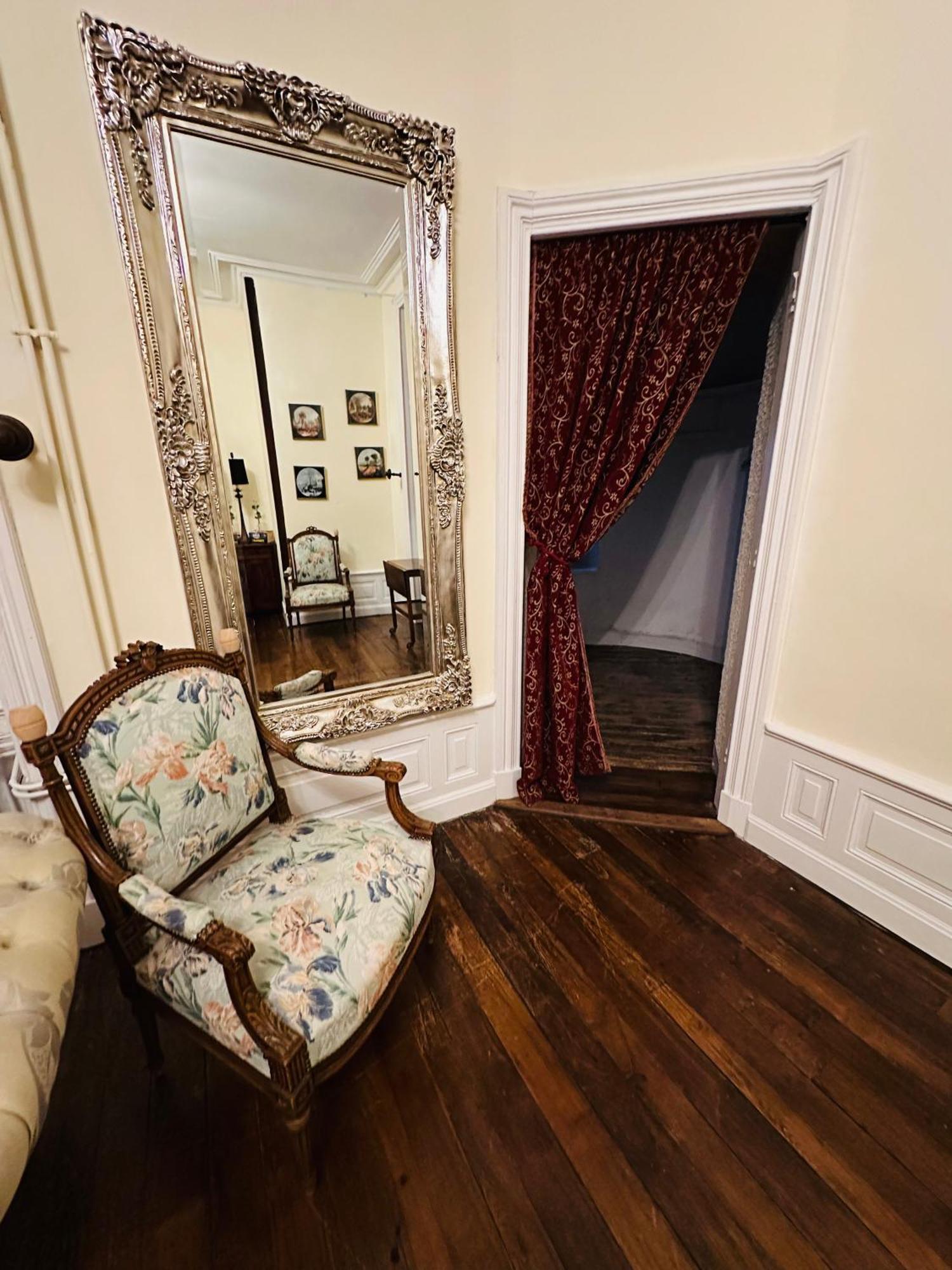 Le Chateau Giat Luaran gambar