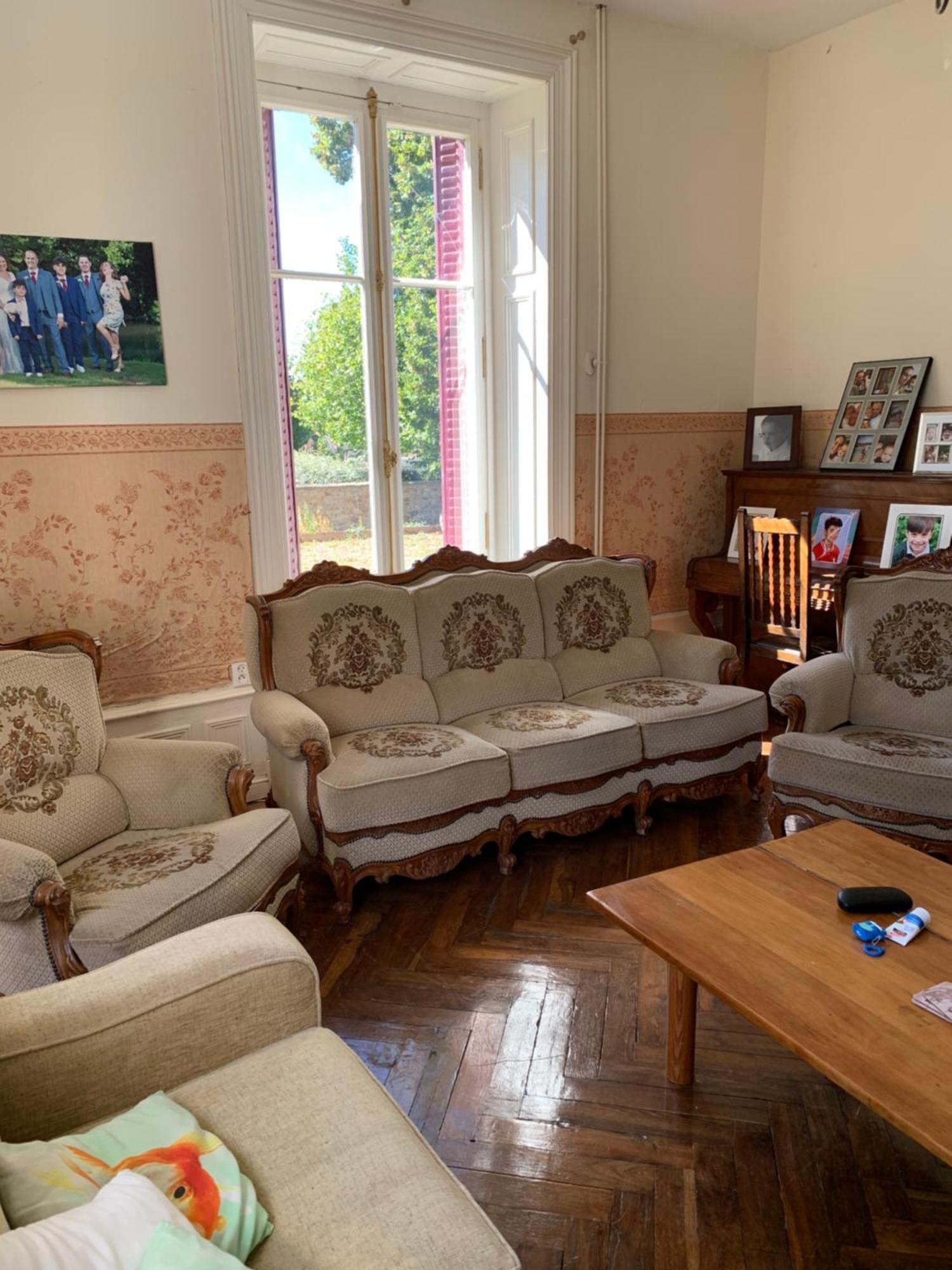 Le Chateau Giat Luaran gambar