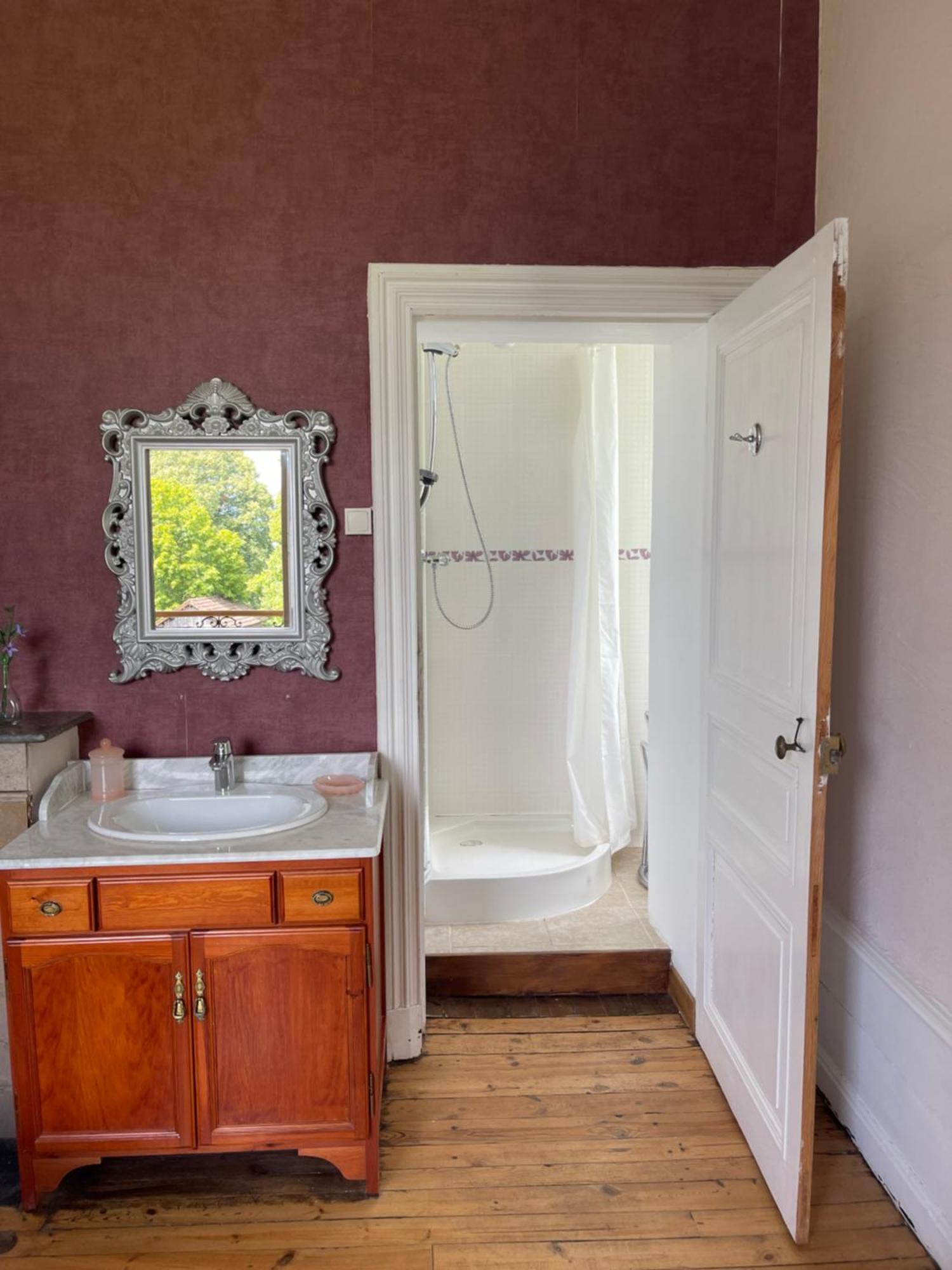 Le Chateau Giat Luaran gambar