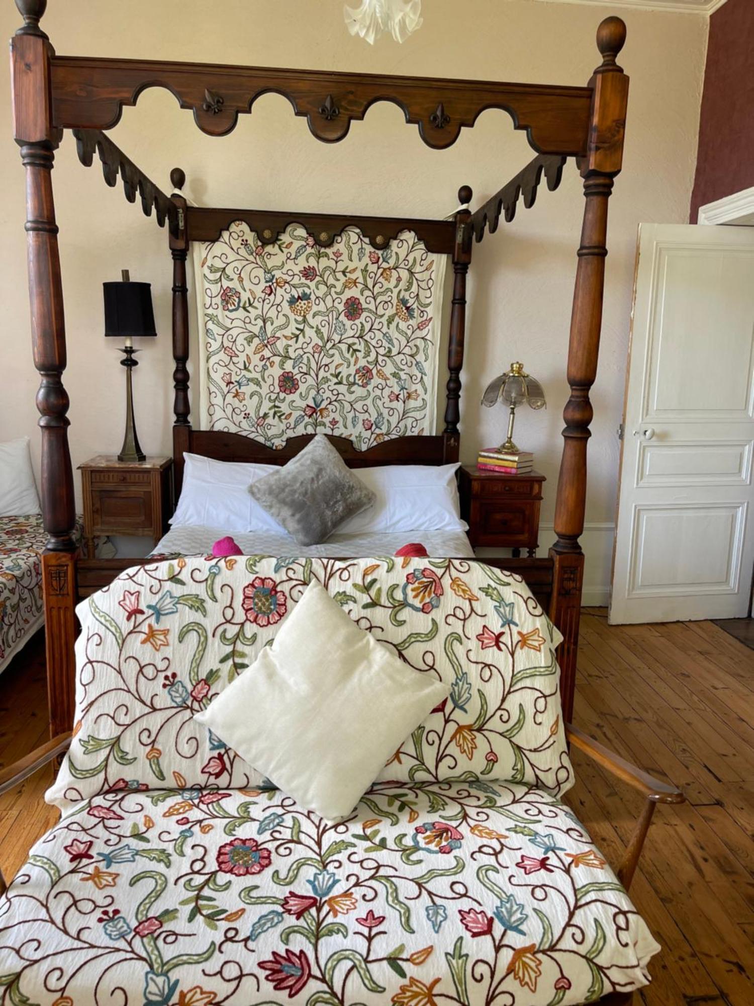 Le Chateau Giat Luaran gambar