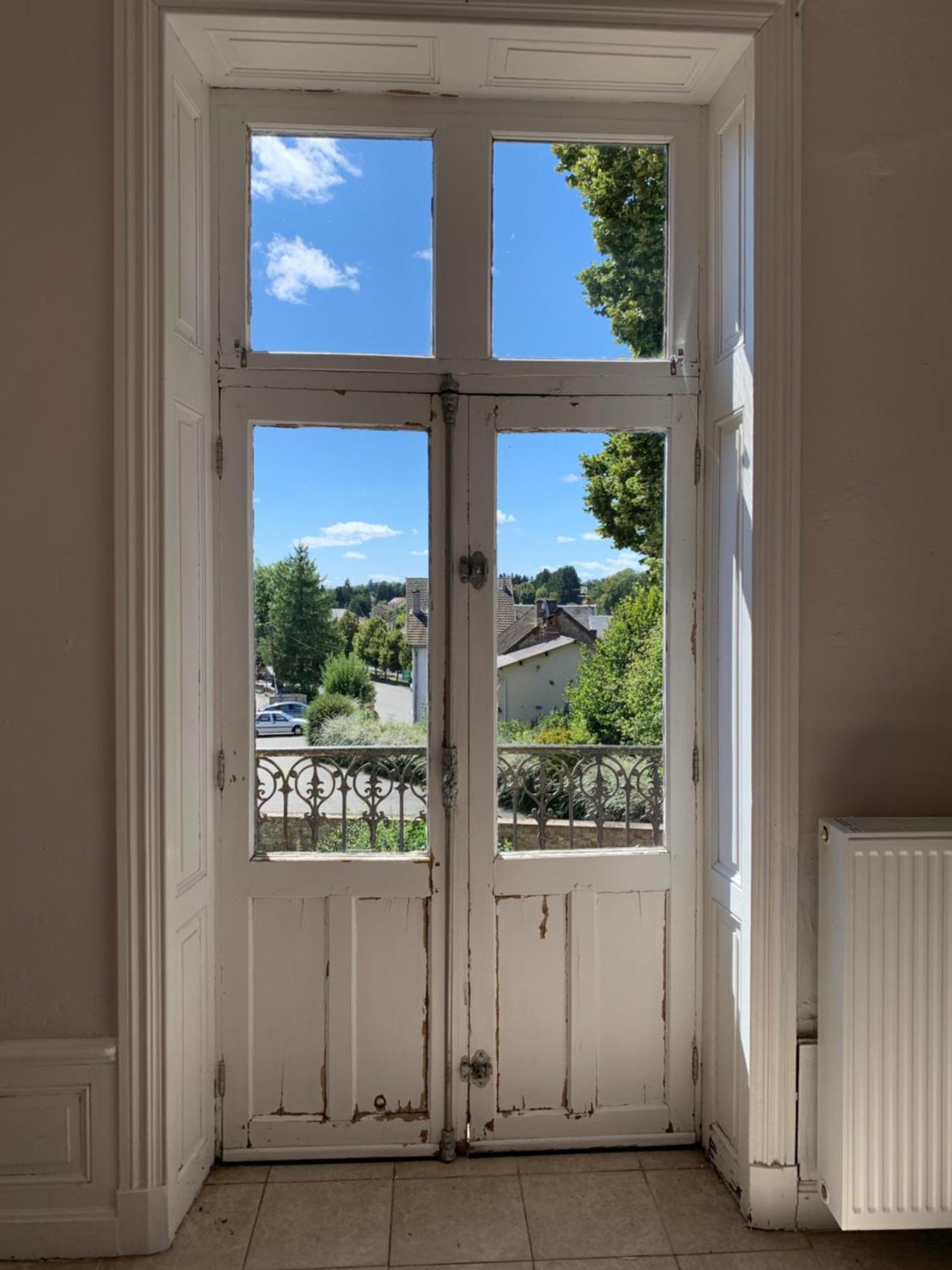 Le Chateau Giat Luaran gambar